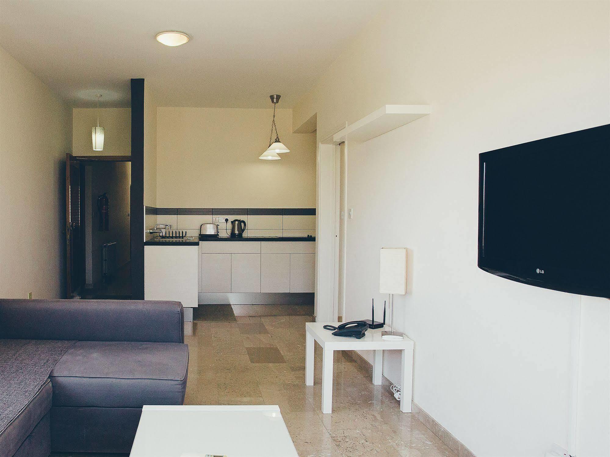 Vega Apartments Limassol Luaran gambar