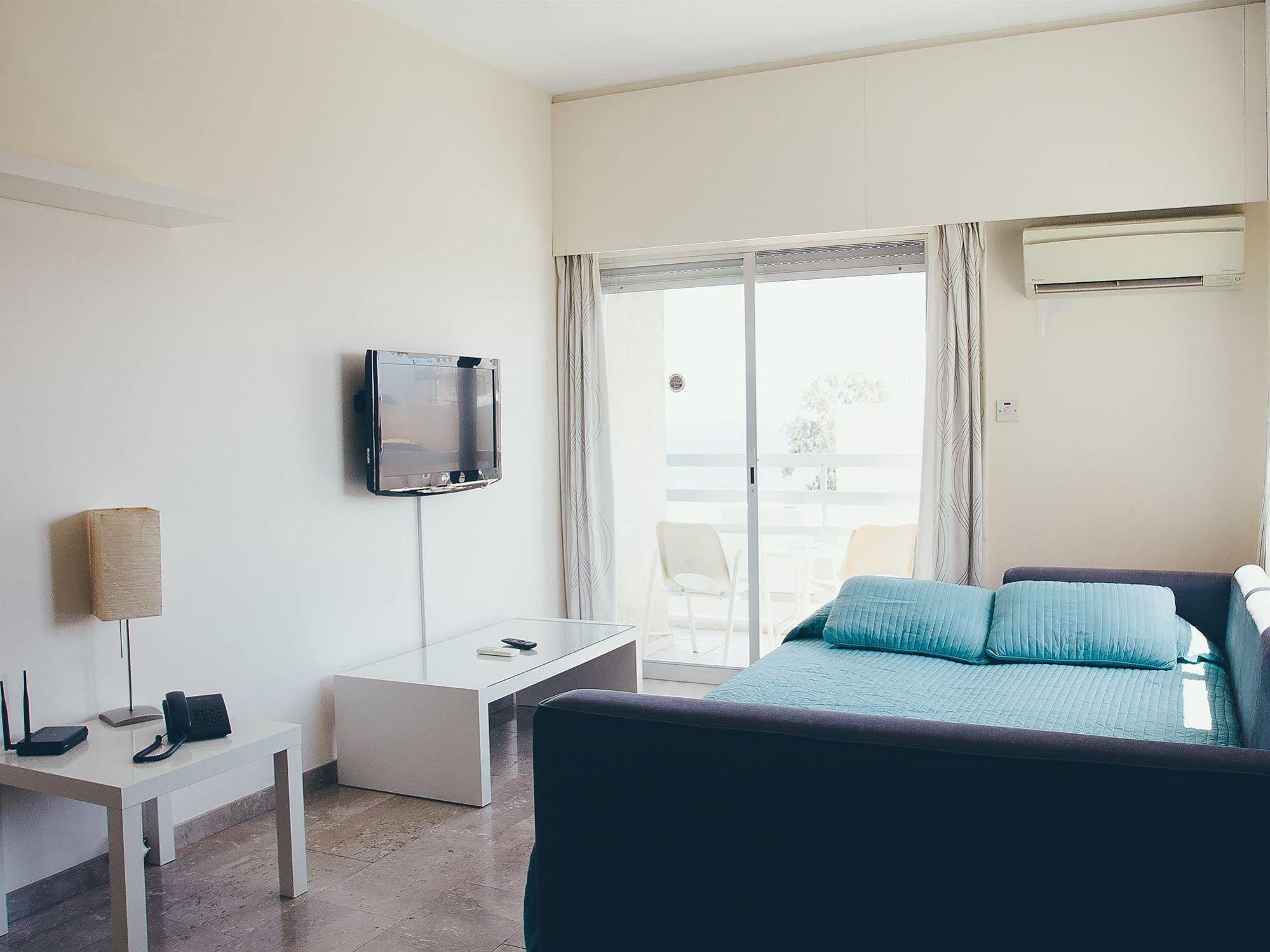 Vega Apartments Limassol Luaran gambar