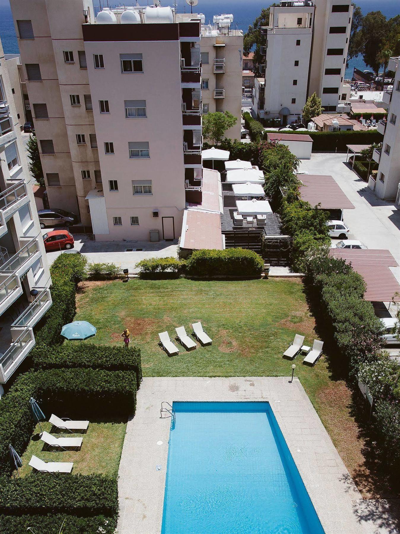 Vega Apartments Limassol Luaran gambar